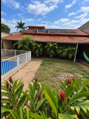 Casa 3 quartos com piscina aquecida, espaço gourmet e amplo terreno