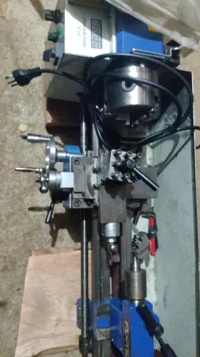 Mini torno mecânico de alta precisão, ideal para trabalhos detalhados em diversas aplicaçõ