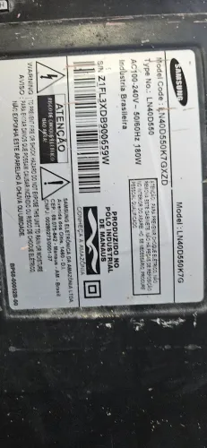 Tv Samsung liga mas a tela tá quebrada pra retirada de peças pra quem ta precisando desse