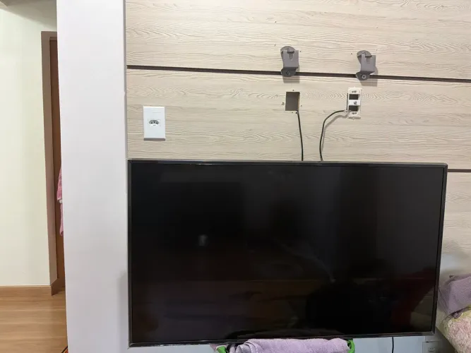 Tv com defeito para tirar peças ou arrumar