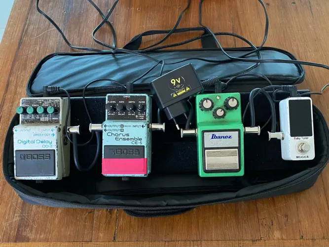 Pedalboard Boss DD3 CE5 TS9 afinador