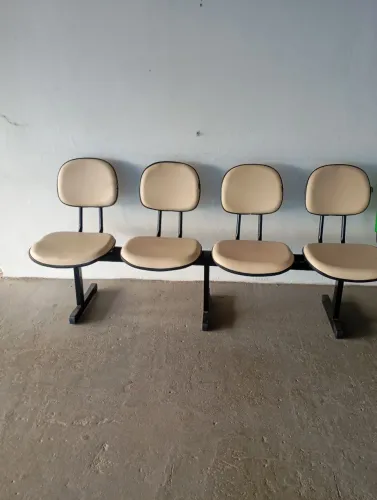 Vende-se cadeiras e porta