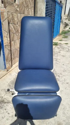 Vendo se cadeira multifuncional, bem conservada pronta para uso profissional 