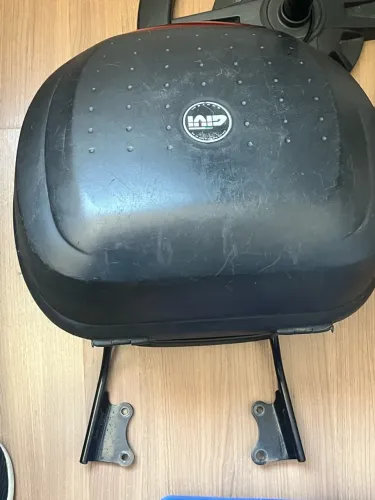 Bauleto/Bau GIVI + Suporte universal