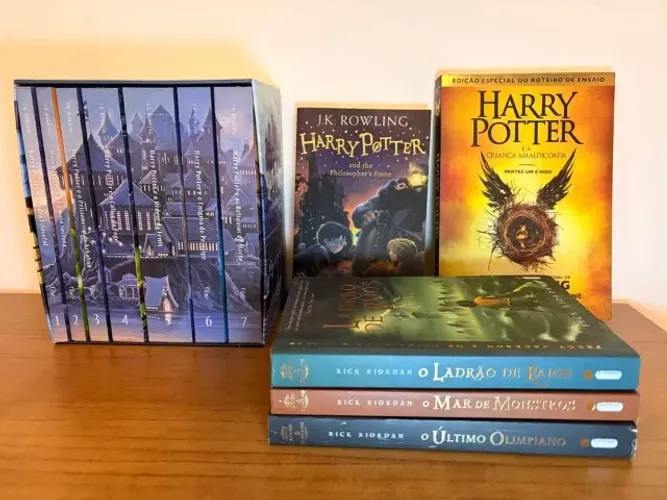 Box Livros Harry Potter + Livro a Criança Amaldiçoada + Philosopher?s Stone (Inglês)
