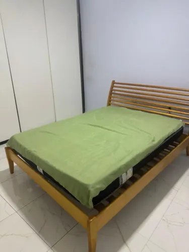 Cama casal de madeira maciça TokStok