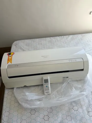 Ar condicionado 9.000 BTUs Springer em excelente estado, apenas 2 anos de uso