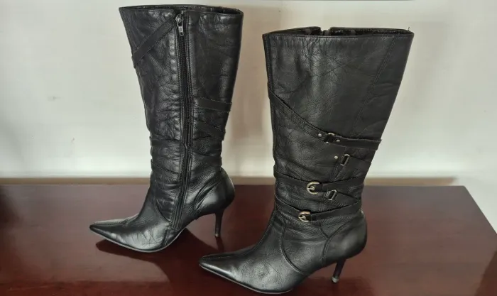 Bota Feminina Preta Couro Legítimo Cano Alto Salto Fino 38