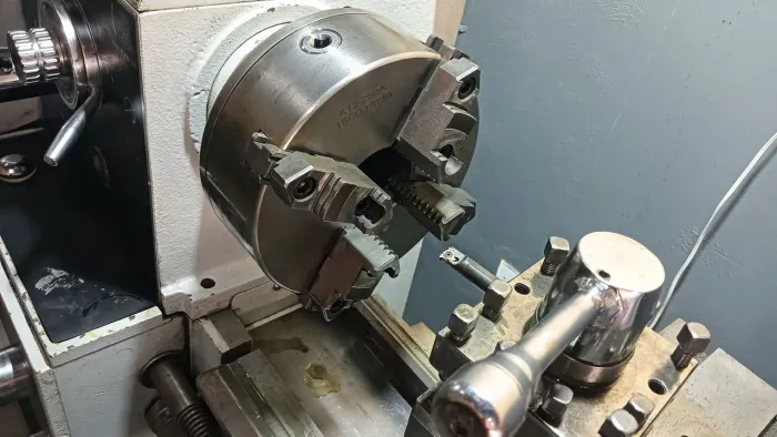 Torno Nardini 300
