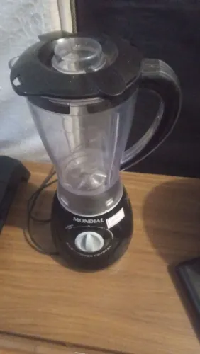 LIQUIDIFICADOR MUNDIAL 220V POTENTE E PRATICO ENTREGO TENHO OUTROS MOVEIS E PRODUTOS