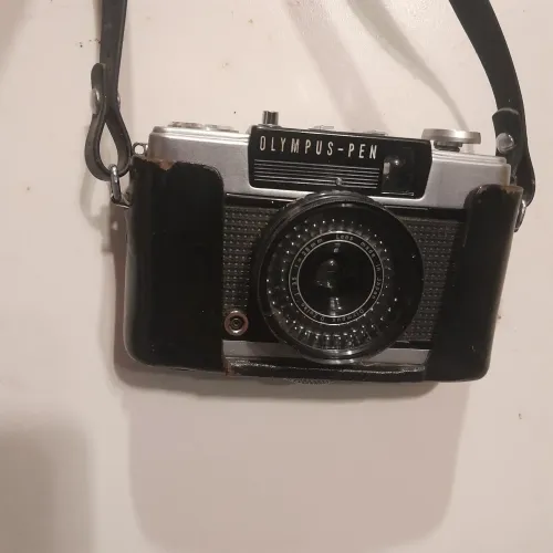 Câmera fotográfica analógica dos anos 1960/70 não sei se está funcionando.