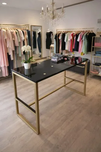 Mesa Centro de Loja Estilo Industrial Preto