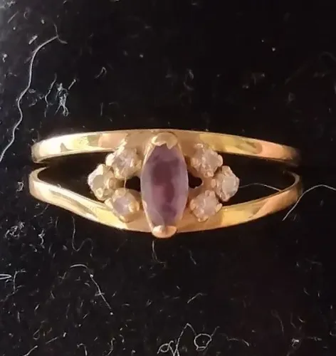 Anel de ouro 18k com pedra de ametista e detalhes em diamantes