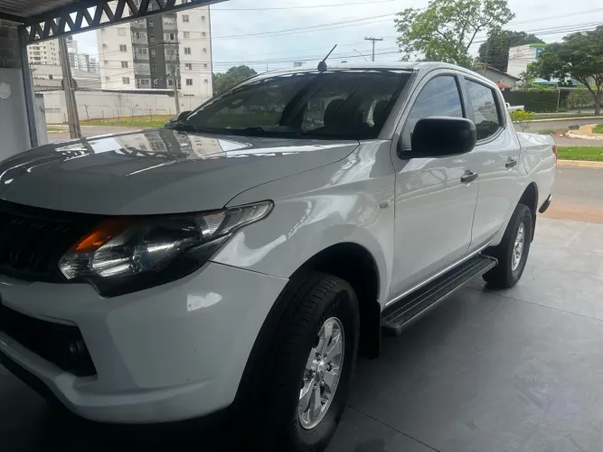 Mitsubishi L200 Triton Sport GLX 2.4 CD Diesel Mec. 2019