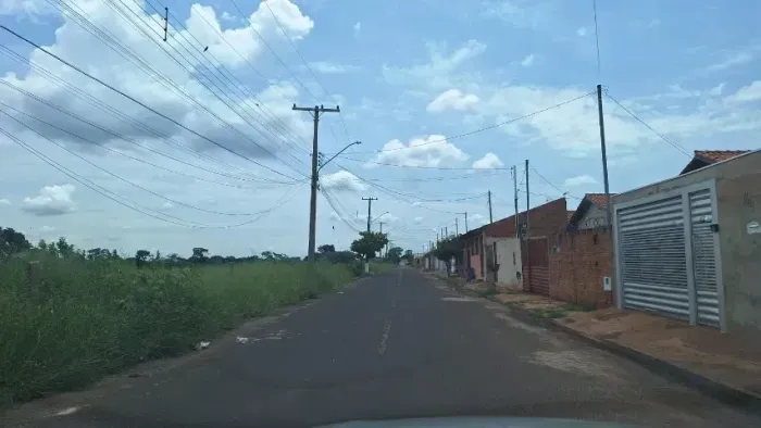 Vendo Roselandia Jardim Morenão 360 metros, bem localizado 100m do asfasto