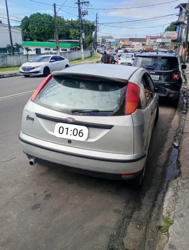Ford Focus 1.8 16V 5P 2001