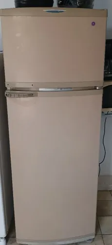Geladeira Brastemp antiga, gelando pouco a parte de baixo