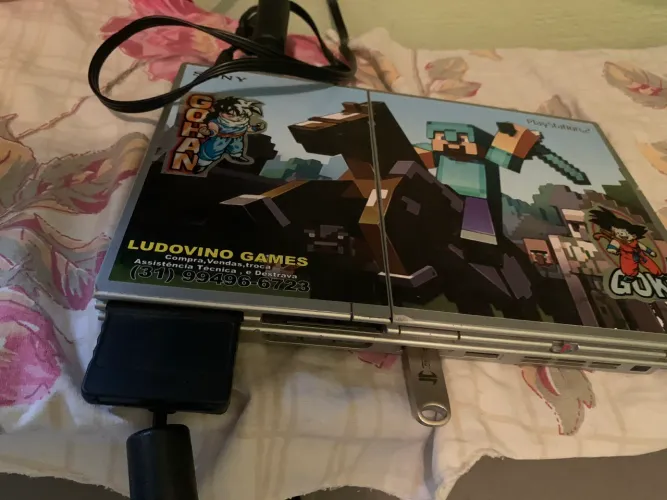 Vendo play 2 novo com manete e jogos pan drive 