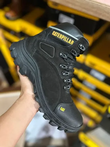 BOTA COTURNO CATERPILLAR COURO LEGÍTIMO NOBUCK