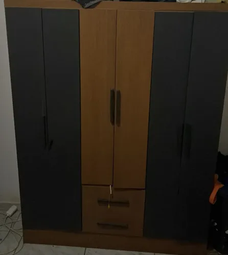 Vendo guarda roupa de 6 portas