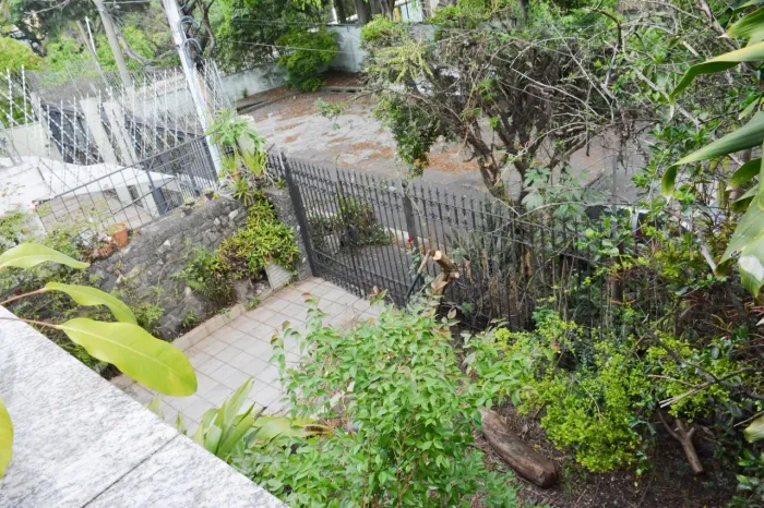 Casa de vila para venda na Aclimação com 200m² construídos. 03 dormitórios/01 suíte, 2 vag