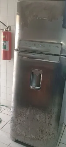 Geladeira Electrolux DW50x com defeito
