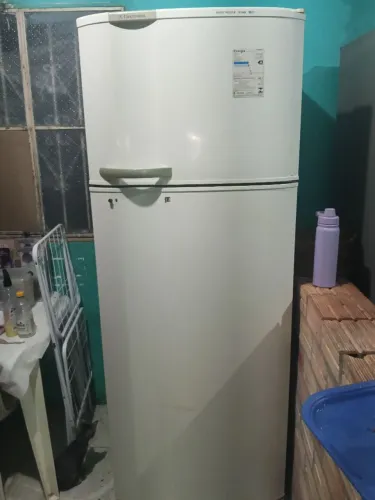 Vendo geladeira Eletrolux 460 litros