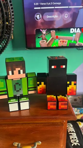 Vendo bonecos 100 reais os dois