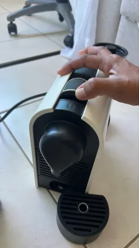 Máquina de café nespresso para retirada de peças