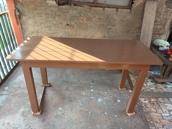 Vendo essa mesa 1,50 comprimento 60 de largura 80 altura 300 reais pra buscar *31