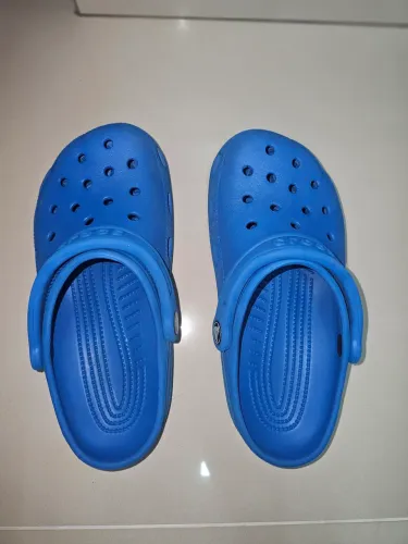Crocs azul numeração 35/36 SEMI NOVA!