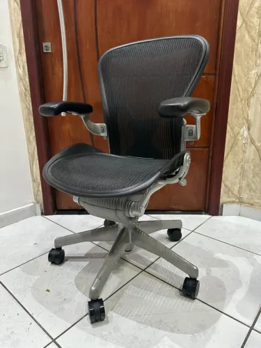 Cadeira herman miller aeron B classica completa super nova
