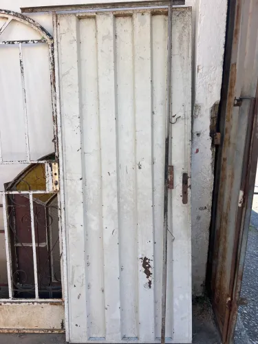 Porta de Ferro Canelada / Chapa Ondulada Branca - U