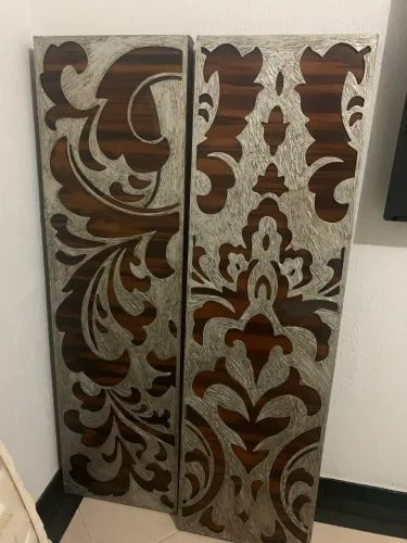2 quadros de parede em madeira. Medida olhar na sala 120 reais cada