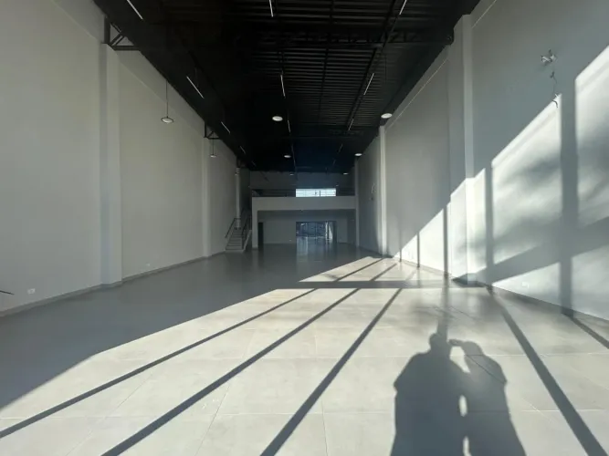 Localizado em uma das principais avenidas de Americana. Corredor de serviço (Avenida Iacan