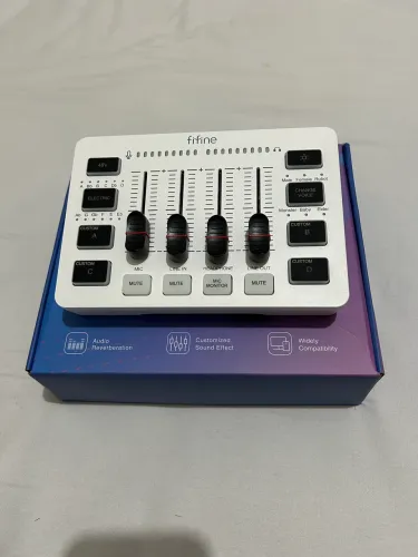 Mesa de Audio FIFINE Branca - Nunca usado