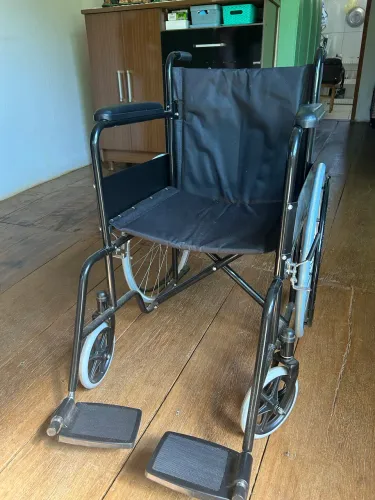 Cadeira de rodas seminova
