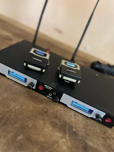 Monitoramento In-Ear (IEM) LEICOZIC sem fio.