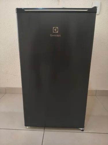 Vendo Frigobar Eletrolux 90L