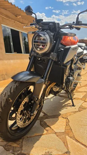 Honda CB650R Laranja