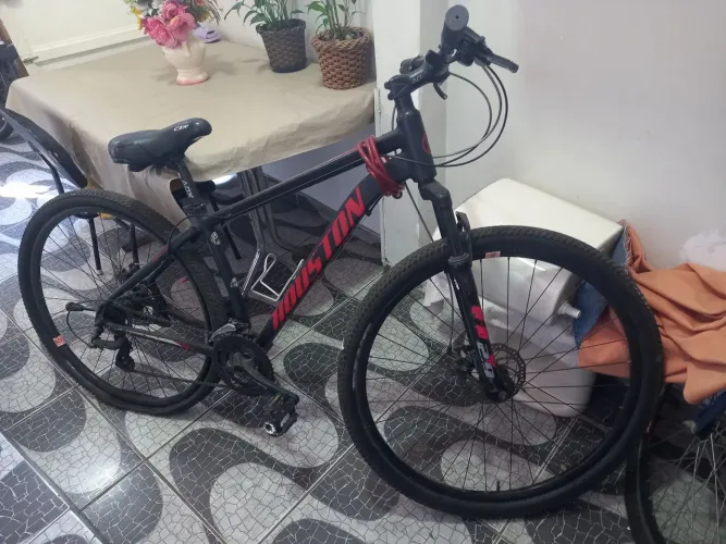 Vendo uma bicicleta 