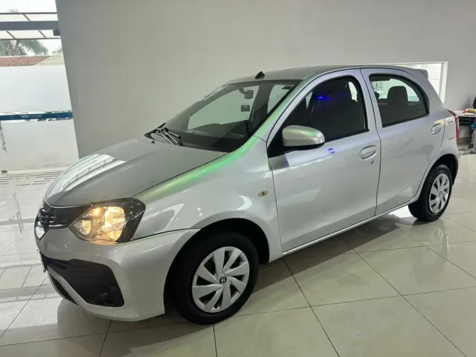 Toyota Etios 1.3 Flex 16V 5P Mec. 2021