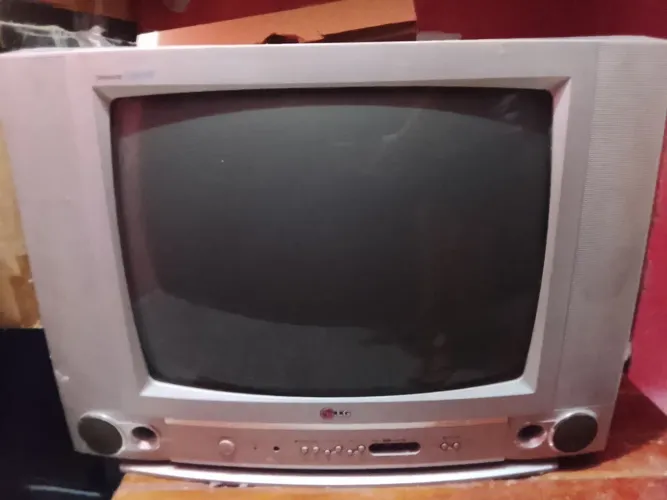 Vendo uma TV usada.