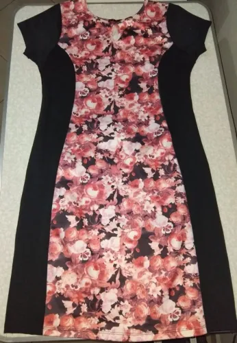 Vestido florido de poliéster