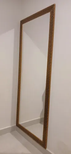 Espelho grande com moldura