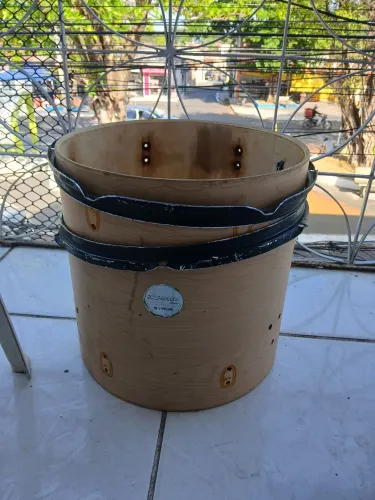 casco de surdo usado, com aros.