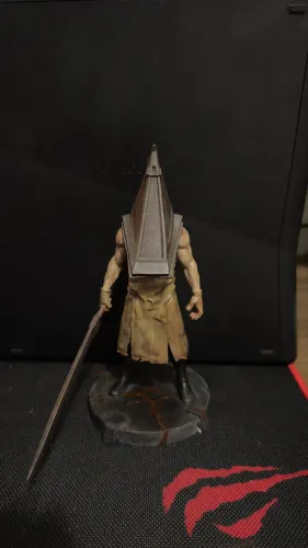 Estátua Pyramid Head (Silent Hill)