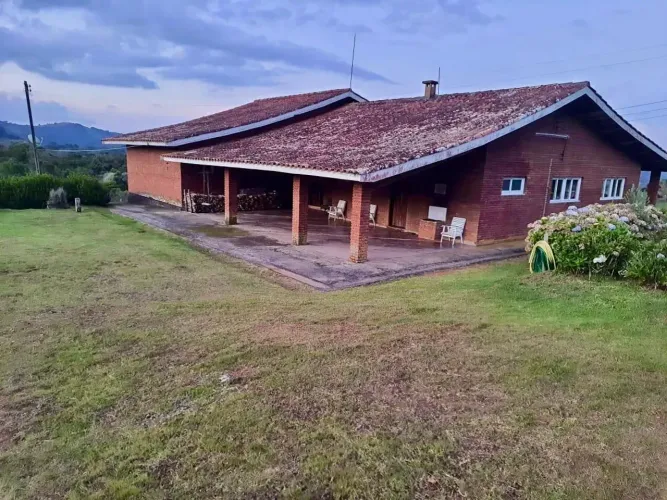 Linda fazenda em Delfim Moreira MG divisa com Campos do Jordão SP