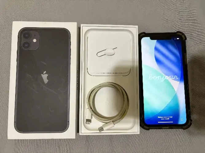 Iphone 11 Preto 128 GB Bateria entre 80 e 90%, com caixa e cabo. Acompanha mimos