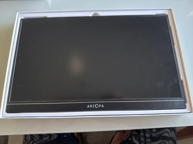 Vendo tablet de game e ente, na caixa, pouco usado, acredito que nem 7 vezes